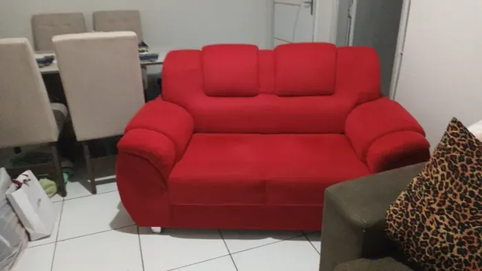 Sofá praticamente novo sem marcas de uso