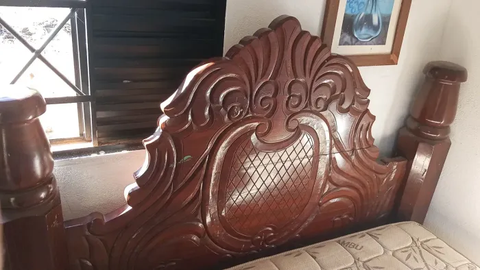 Cama de madeira rústica 