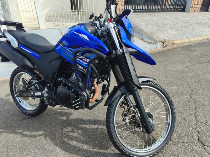 Lander XTZ 250 moto linda