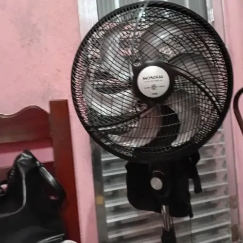 Ventilador mondial com defeito - 50 reais.