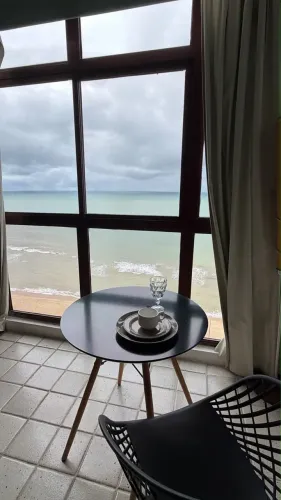 APARTAMENTO FLAT BEIRA MAR - PÉ NA AREIA