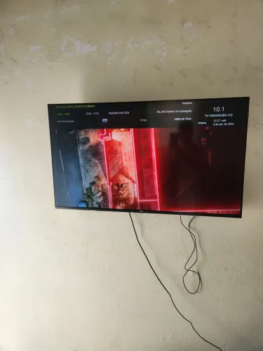 televisão TCL 43 polegadas nova