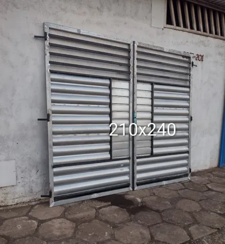 Portão para garagem de duas bandas de 2.10x2.40