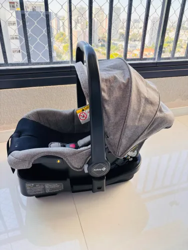 Vendo Bebê Conforto Safety 1 com Base semi novo