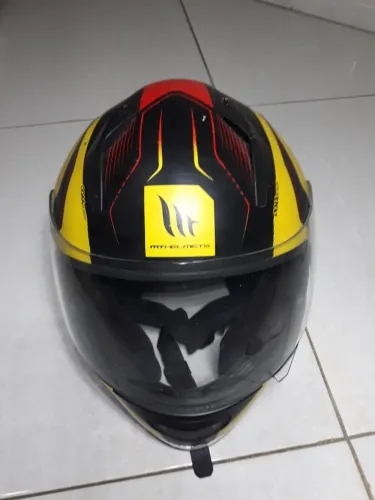 CAPACETE MT HELMETS STRINGER. 