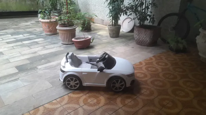 Vendo carrinho elétrico Audi TT 
