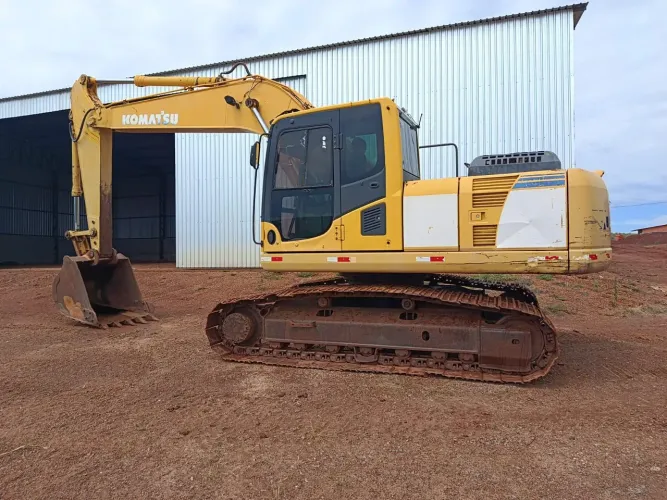 Escavadeira Komatsu PC 200 serie 8 ano 2010