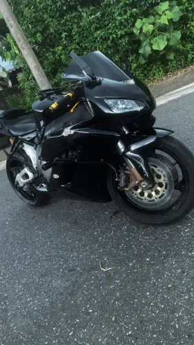 Honda CBR 1000 rr  Aceito troca por fiorino.