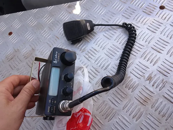 Vendo Px cobra 19 com antena.