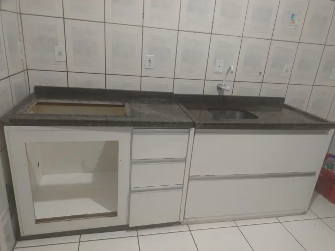 Balcao com pia granito em bom estado.