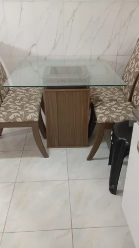 Mesa sem cadeira