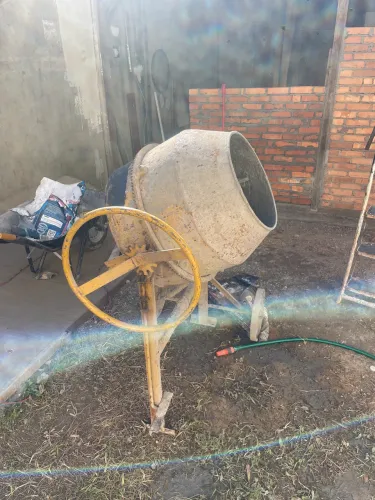Alugo betoneira