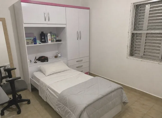 Cama com guarda roupa