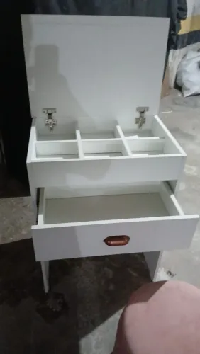 Vendo Mesa de Maquiagem.