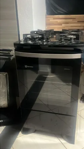 Fogão 4 bocas  Electrolux preto Efficiente  mesa de vidro , tripla chama , perfectcock  