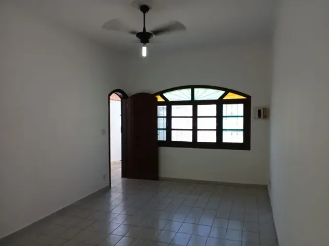 Casa com dois dormitórios sendo uma suíte no bairro Vila Caiçara Praia Grande