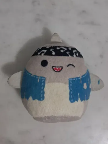 Mini pelúcia Squishmallows tubarão Gordon McDonald's