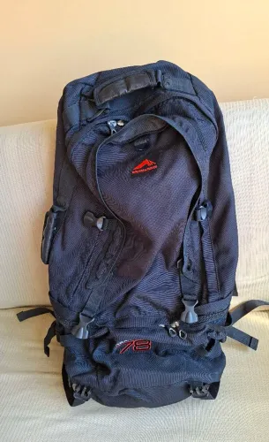 Mochila cargueira Trilhas & Rumos precinho de desapego, retirada em Botagogo
