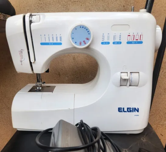 Máquina de costura portátil Elgin Master 6