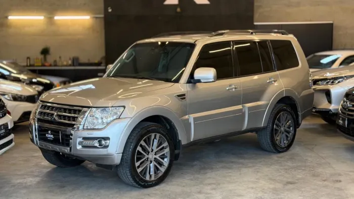 Mitsubishi Pajero HPE Full 3.2 4X4 T.i.dies. 5P AUT 2020
