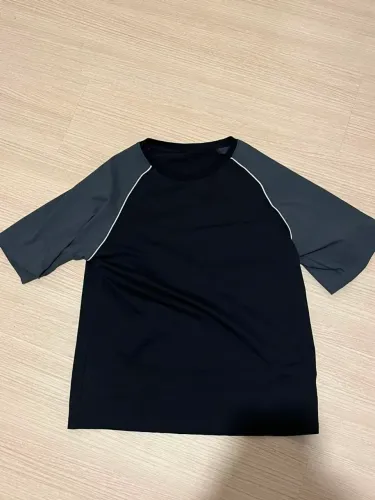 Camisa masculina preta e cinza