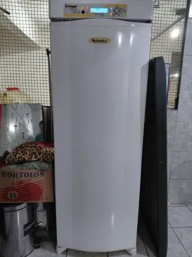 Geladeira Fanem hematoimuno Vacina