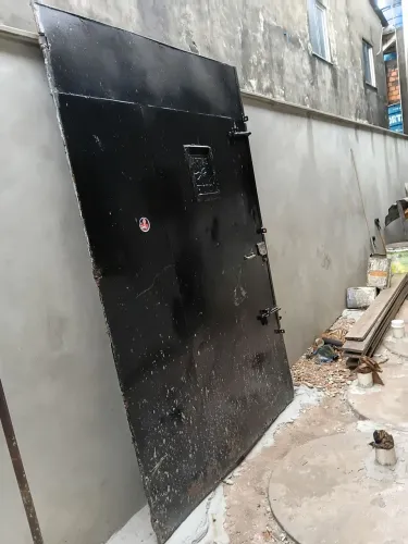 Portão de ferro resistente chapeado