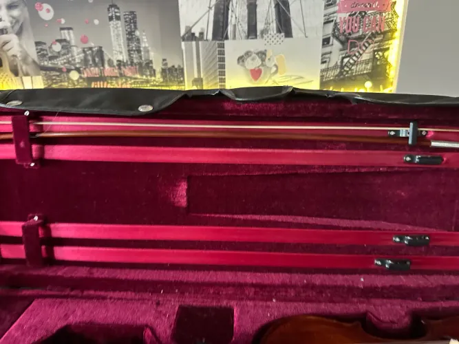 Violino 4/4 Mod. Master + Estojo + Arco + Breu + Cavaleira - Completo