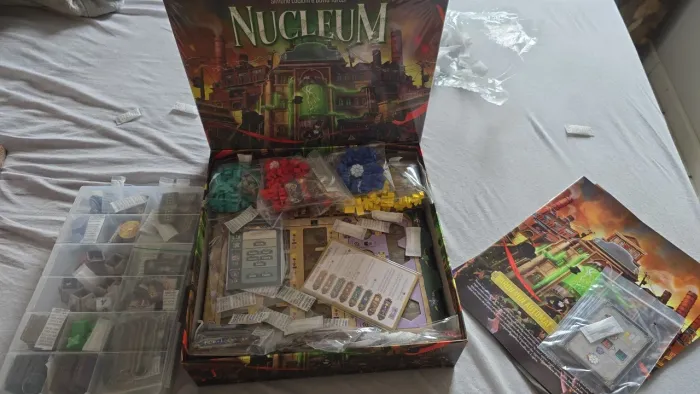 Jogo de tabuleiro Nucleum