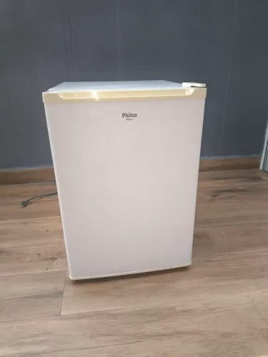 Frigobar Philco PH85N - 68 Litros