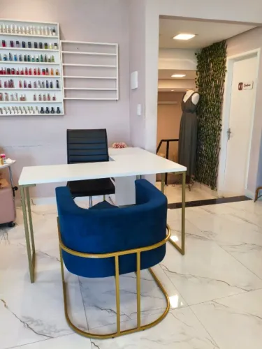 Aluga-se Mesa para manicure em salão de beleza próximo ao centro (bairro Castelo)