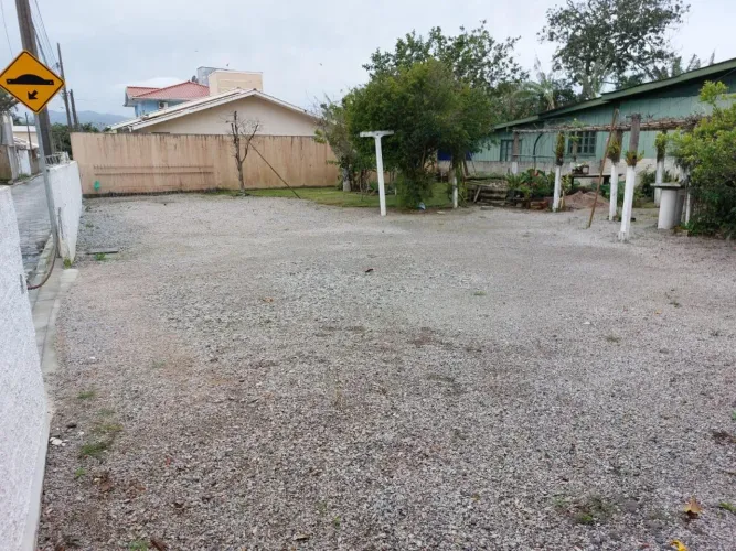 Terreno de 836m² no bairro Ribeirao Da Ilha
