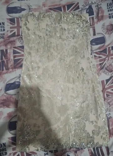 Vestido Nude com paetê e veludo