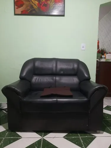 sofá de couro