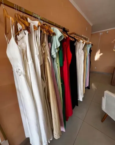 Vendo estoque de loja de roupas femininas