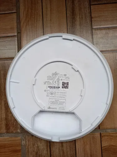 Access Point corporativo Ubiquiti UniFi AP AC Pro