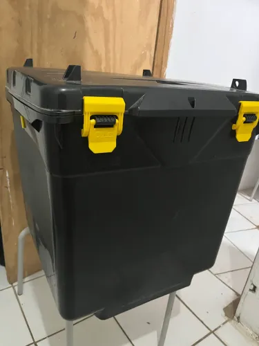 Vende-se Baú 110L ICbras universal