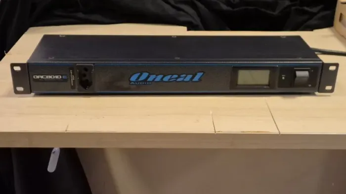 Régua De Energia Oneal OAC801D Rack 19 8+1 Tomadas Display