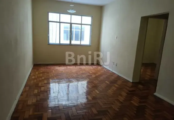 NITEROI - ICARAÍ - Excelente apartamento na Rua Ator Paulo Gustavo, com 52 m², a uma quadr