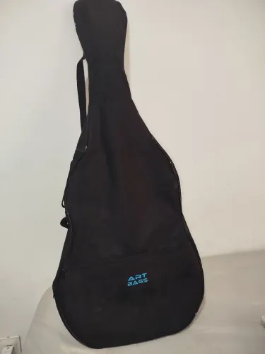 Violão em perfeito estado