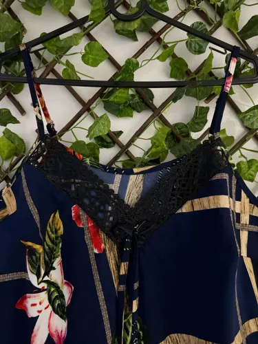 Blusa de alcinha em azul marinho