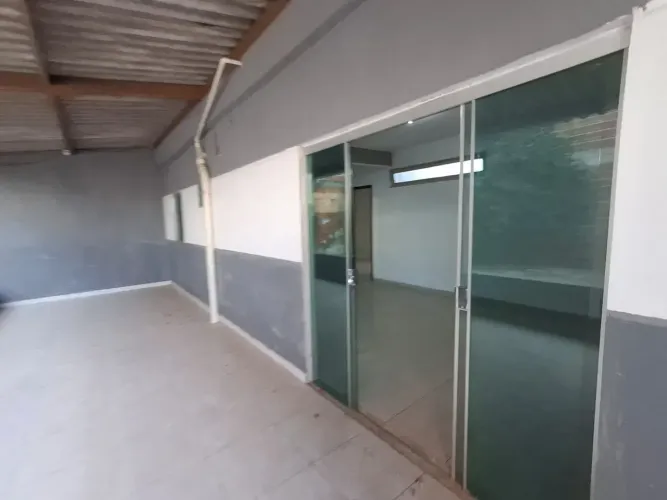Vendo duas Casas de 3 Quartos com Suíte no Versalhes Lote Grande Ac Carro