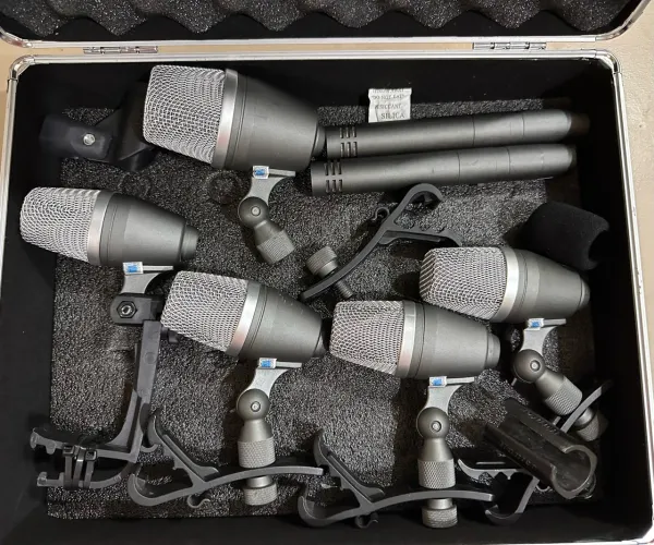 KIT DE MICROFONES PARA BATERIA ARCAN? AR-GS7 + MALETA ? R$ 800,00
