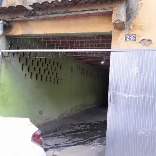Vendo: são 3 casas no mesmo quintal ,podendo fazer divisões independentes, todas