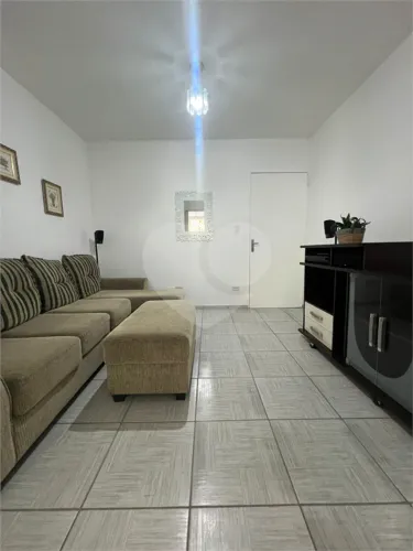 Casa Semi-Mobiliada com 03 quartos para Alugar em São Roque