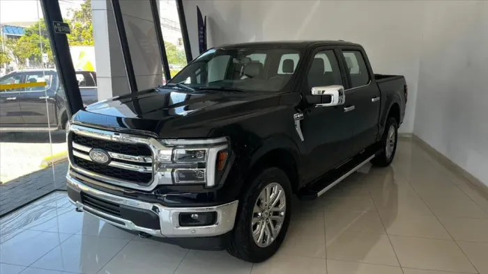 Ford F-150 Lariat 4X4 5.0 V8 2025