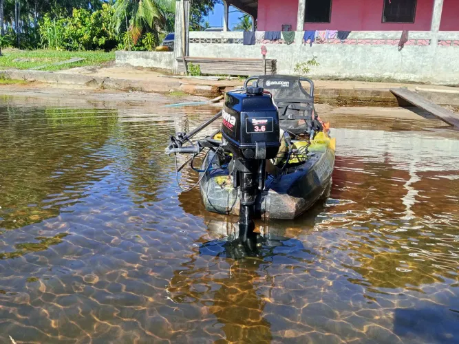 Vendo caiaque combat fishing+ motor de popa Toyama 1.6hp