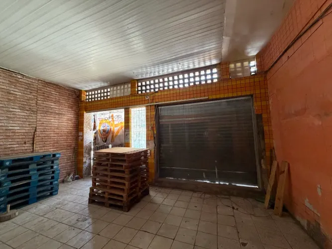 Comércio: RESTAURANTE / GALPÃO / ACADEMIA / FARMÁCIA / MERCADO / GALPÃO 