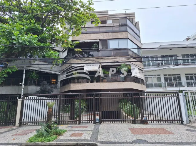 EXCELENTE 03 QUARTOS NA SEGUNDA QUADRA DA PRAIA - BARRA DA TIJUCA! ESTE APARTAMENTO DUPLEX