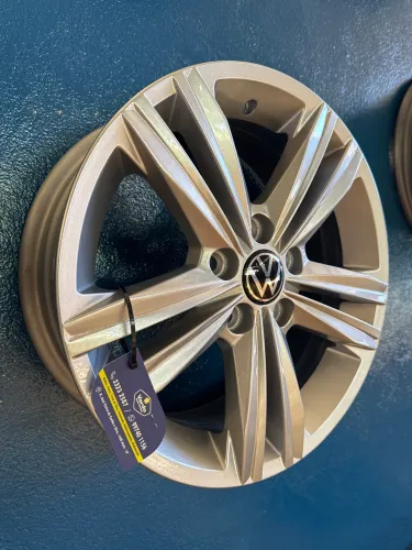 Jogo roda aro 15 genuíno Vw new polo/Virtus semi-novo